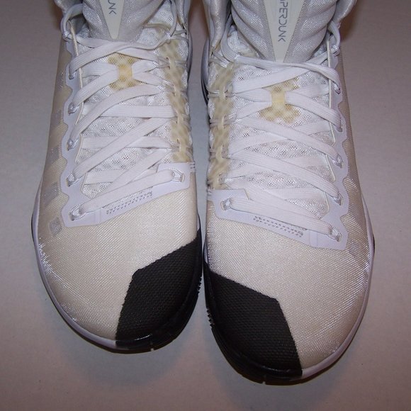 NIKE \